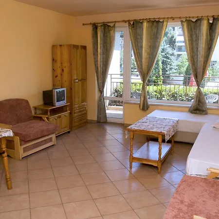 Apartment V *